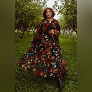 Ivy City Co Imogen Dress in Moody Floral